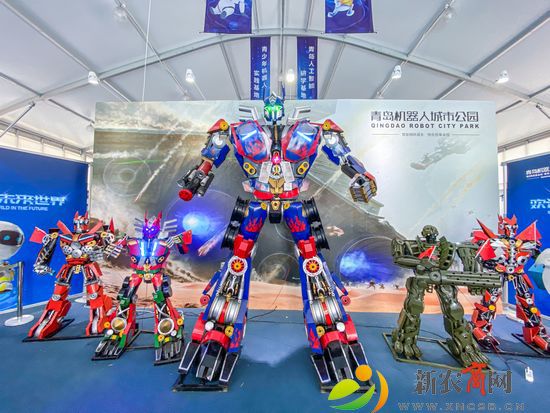 机器人汇聚让人金年会体育置身“科技王国”多款智能机器人亮相金沙滩啤酒城